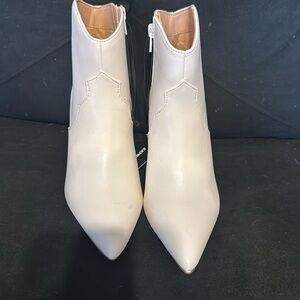 Express pointy toe booties. New never been used.